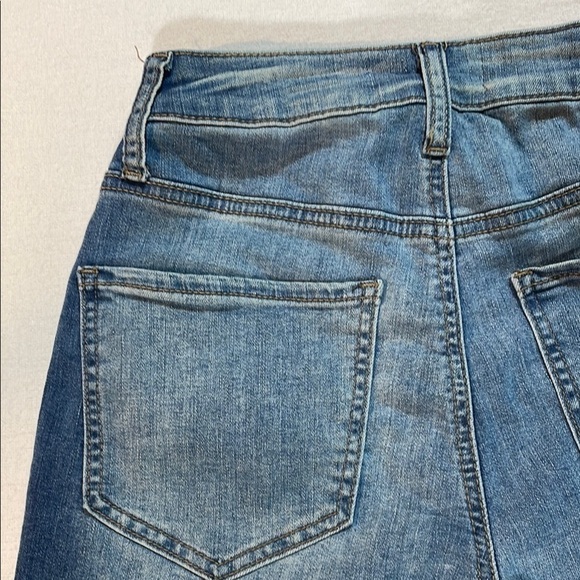 SO Blue Denim Shorts with Distressed Frayed Hem Girls Curvy Midi 5/27 w EUC - Picture 6 of 12